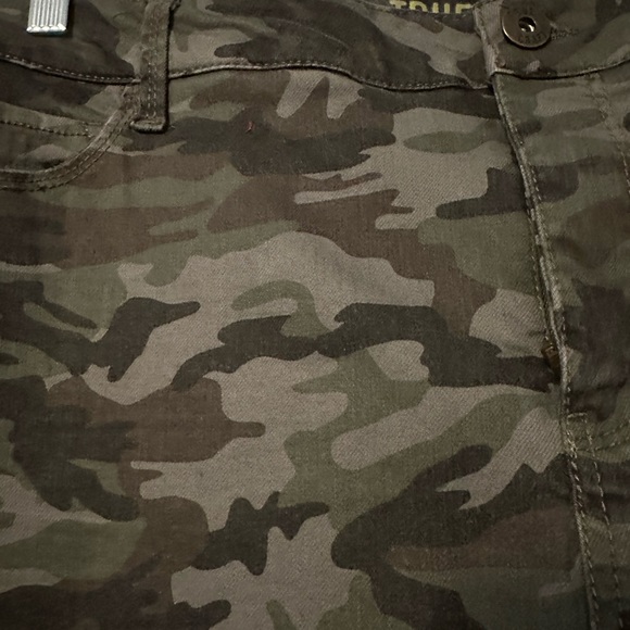 Camo Jeans - Picture 3 of 7